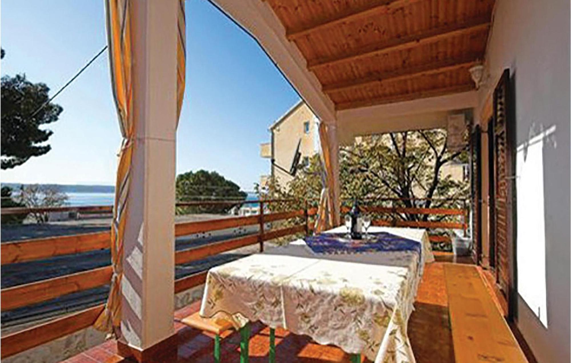 4 Bedroom Awesome Apartment In Starigrad Exterior photo