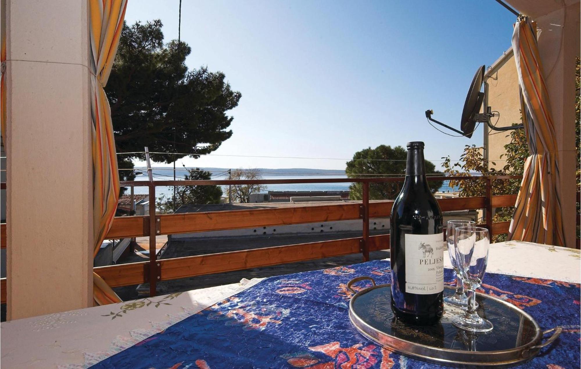 4 Bedroom Awesome Apartment In Starigrad Exterior photo